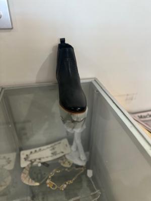 File Black Boot